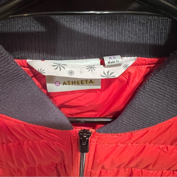 Athleta - Lightweight Puffer Jacket - Picture 5 of 5